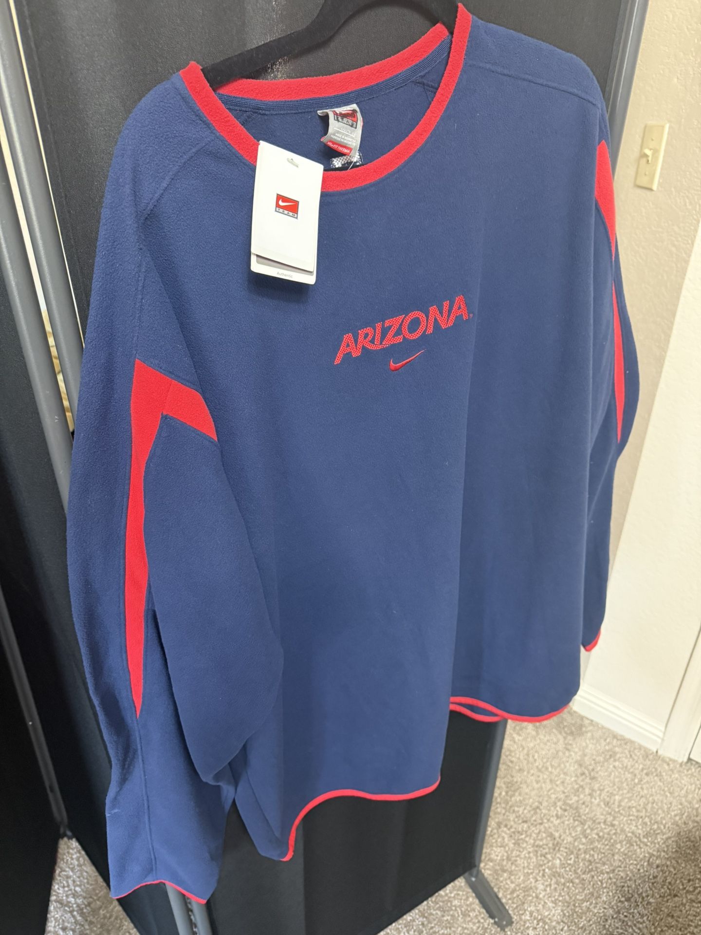 Nike NikeFit Therma University of Arizona Wildcats Small Fleece Sweatshirt