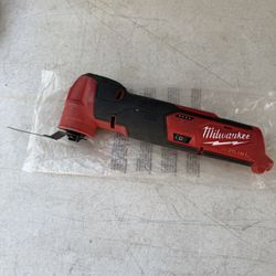Milwaukee M12 FUEL 12V Lithium-Ion Cordless Oscillating Multi-Tool (Tool-Only)
