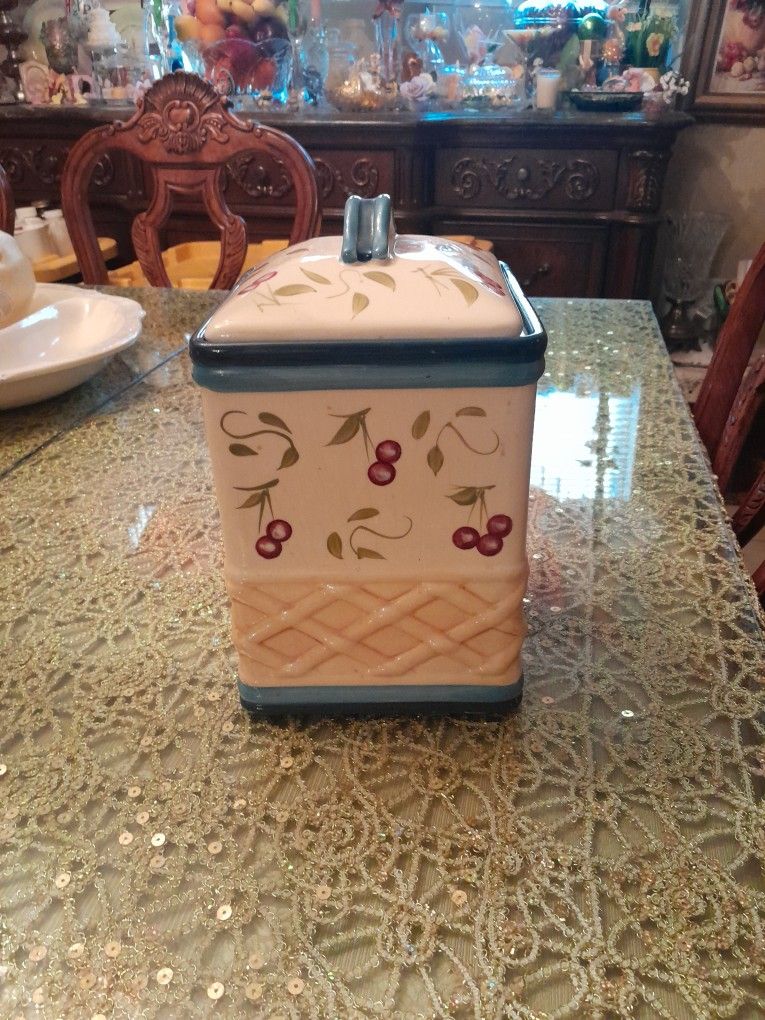 Cookie Jar. Porcelaine Hsnd Painted