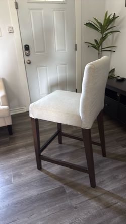 High chair 4x280 or $70 each