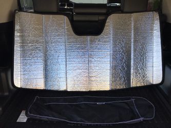 INTRO-TECH AUTOMOTIVE WINDSHIELD SUN SHADE