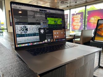 Late. 2019 MacBook Pro 16”2.3 core i9/8 core /32Gb ram /500 ssd