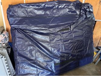 Tuft and needle queen mattress bagged - free