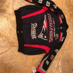 Patriots brand new heavy duty jacket never worn, must see to appreciate the quality of this beautiful jacket