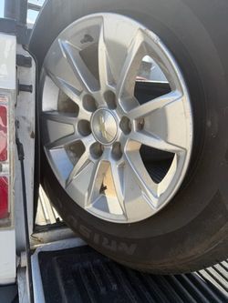 Alabenta rines con llantas Silverado 2020