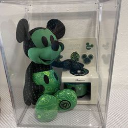 Disney Mickey Mouse 90th Anniversary Memories Plush Pin And Mug Limited Release 