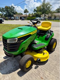 John Deere s100 Riding Lawn Mower 2022 – Only 9.1 Hours – Like New
