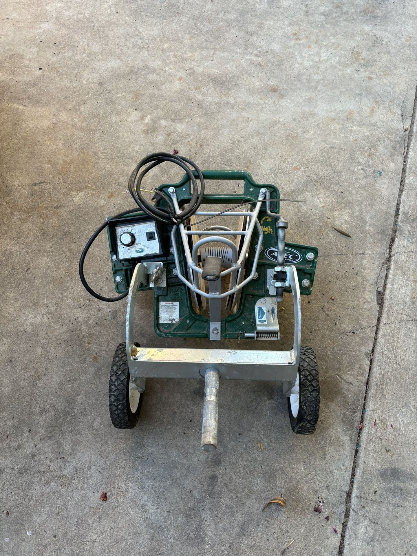 Atec Rookie Softball Pitching Machine