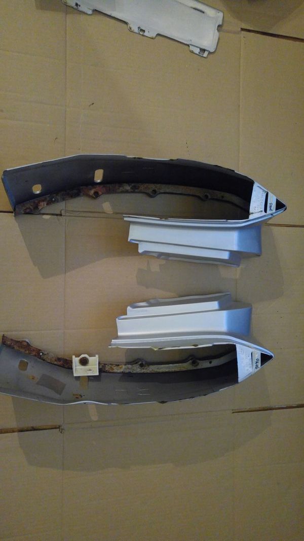 Oem 90 91 92 cadillac brougham rear bumper fillers. for Sale in Lyons