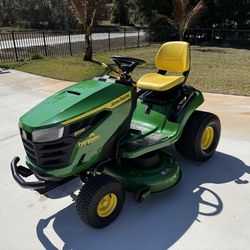 John Deere S220 + Tow Aerator/ Drop Spreader