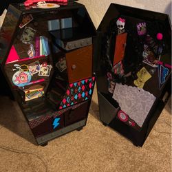 Monster High vanity with mirror