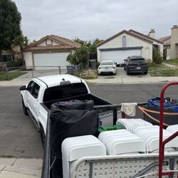 Sillas Y Mesas / Chairs And Tables