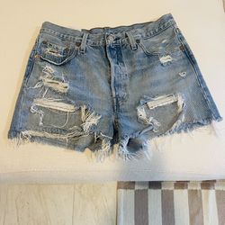 Women’s Levi’s 501 Cut-Off Button Fly Distressed Medium Wash Raw Hem Denim Shorts Size 29
