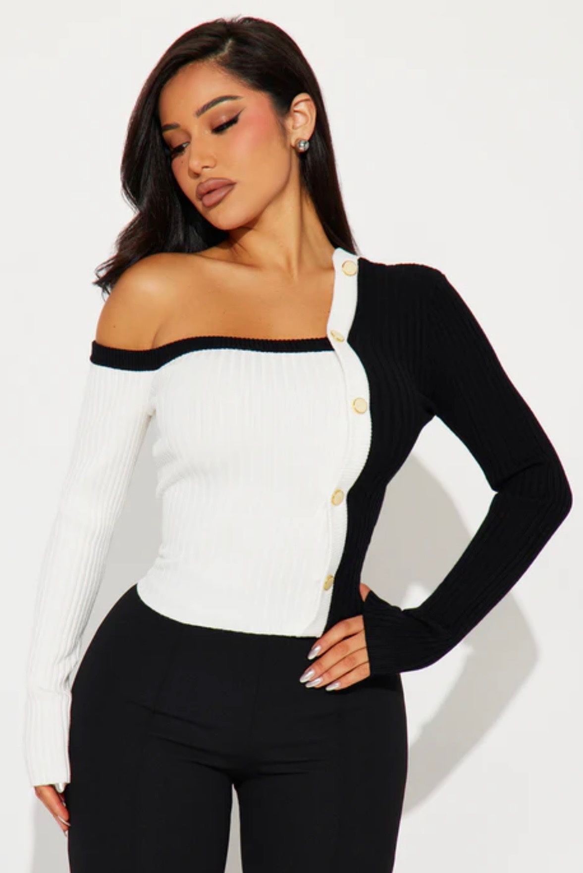 FASHION NOVA BLACK/WHITE SWEATER SIZE SMALL
