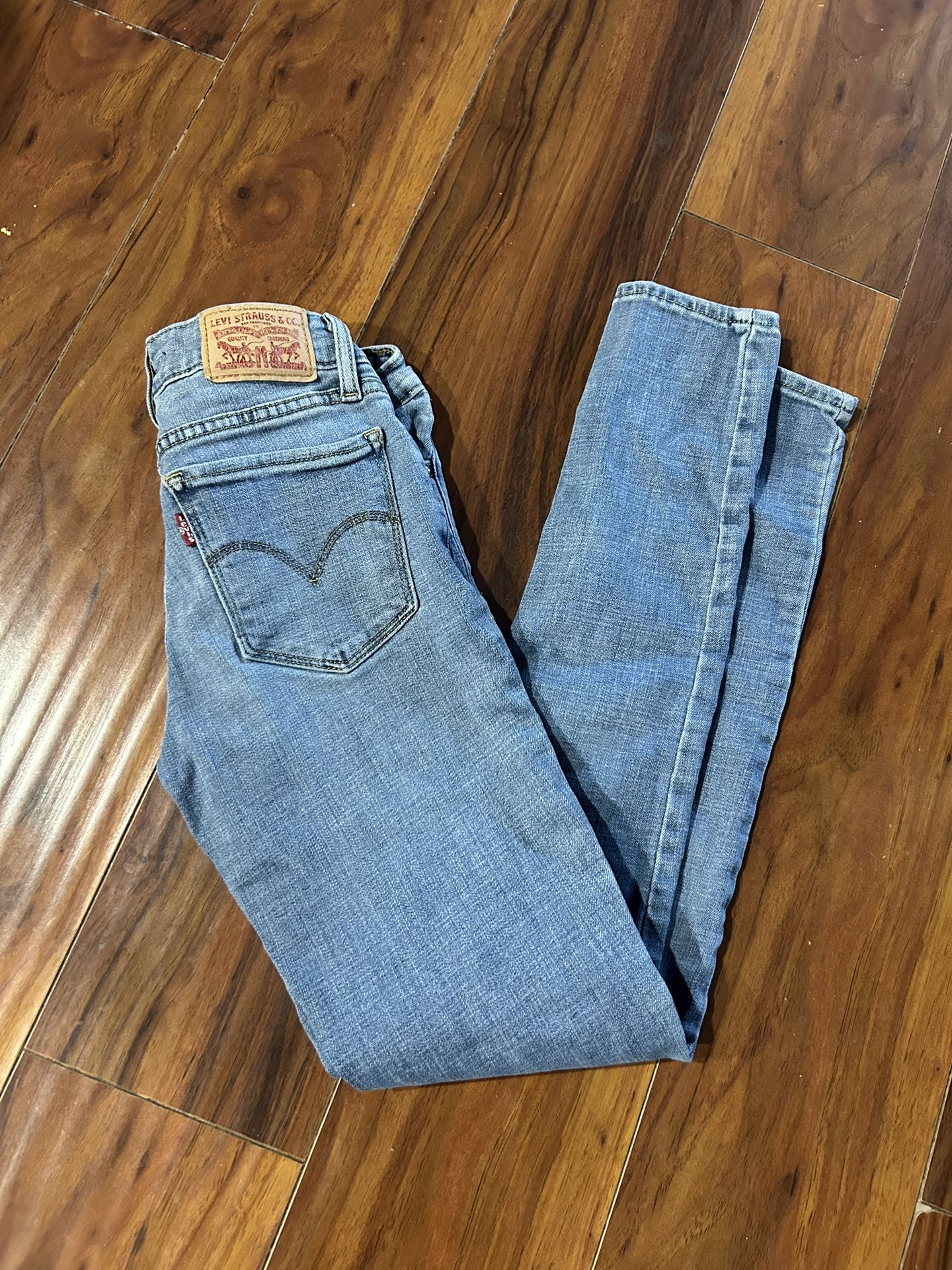 Women’s 711 Levi Jeans, Size 24, Used