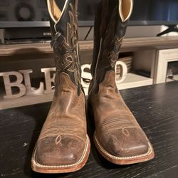 Men's cowboy boots size 8