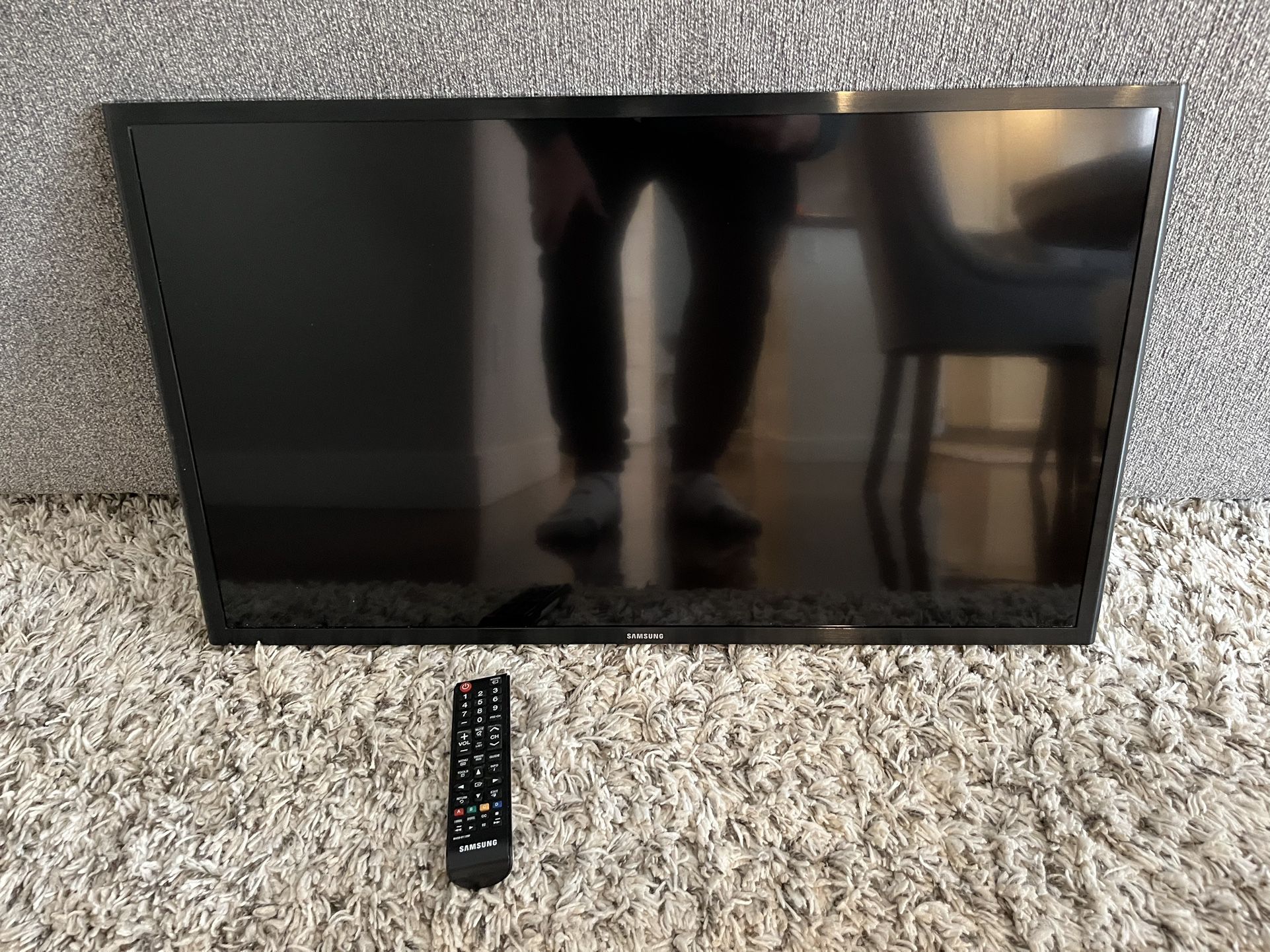 32’ Samsung Smart TV