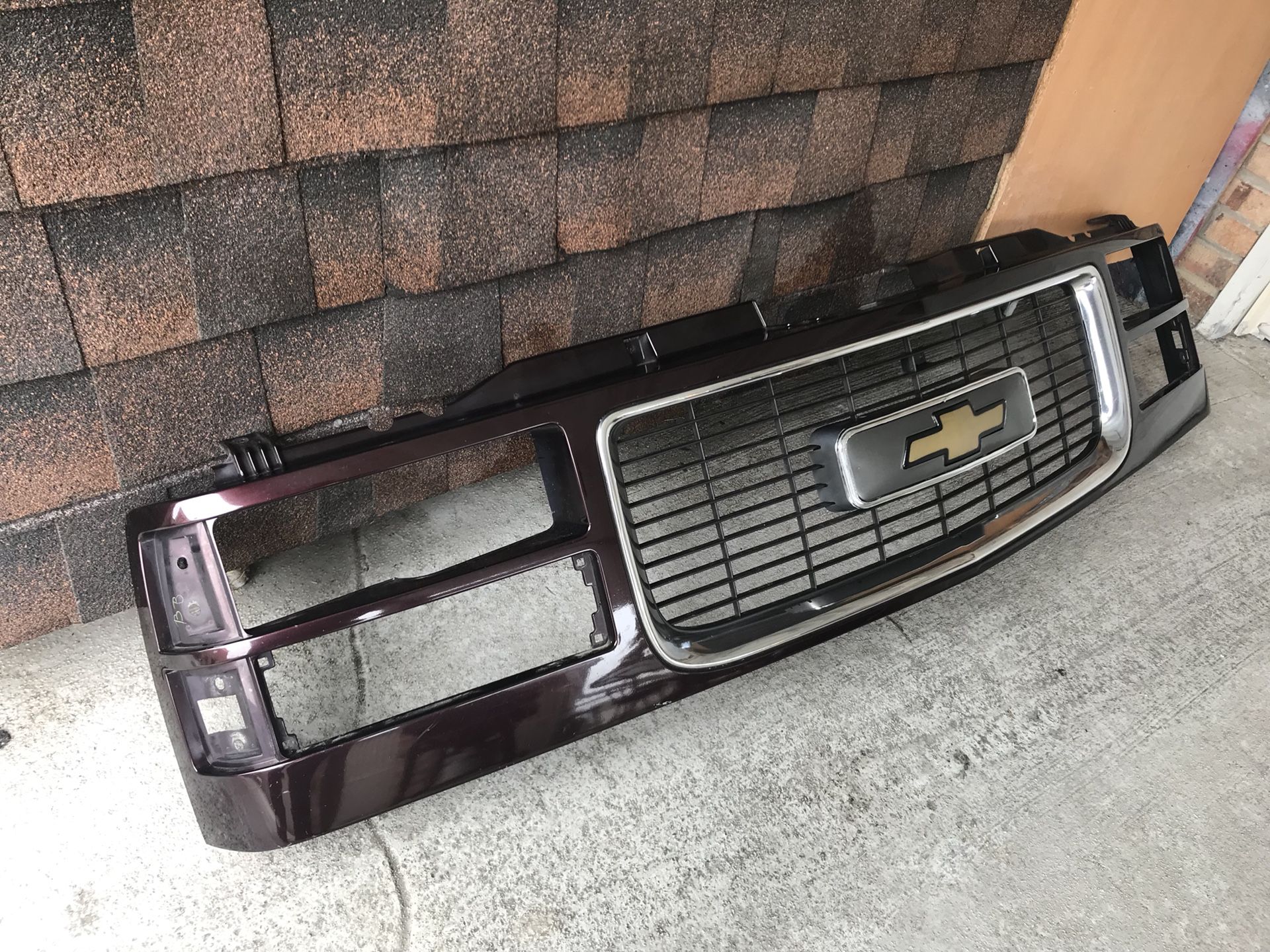 Chevrolet cheyenne Silverado c1500 grill (Mexican emblem)