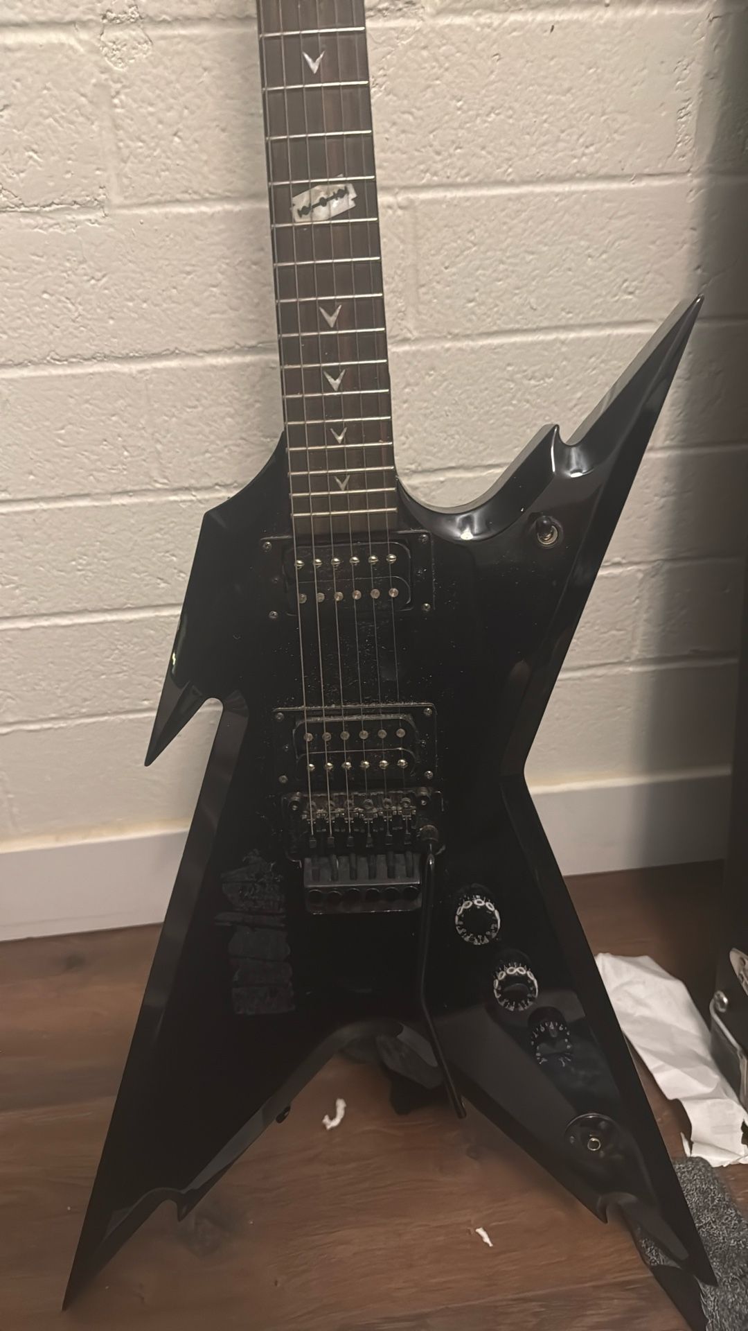 Dean Dimebag Darrell Razorback Six String Electric Guitar Floyd Rose J11120395