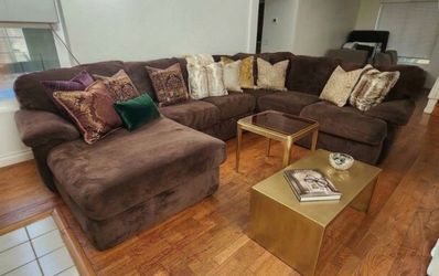Ashley Furniture Large Sectional – Like New!