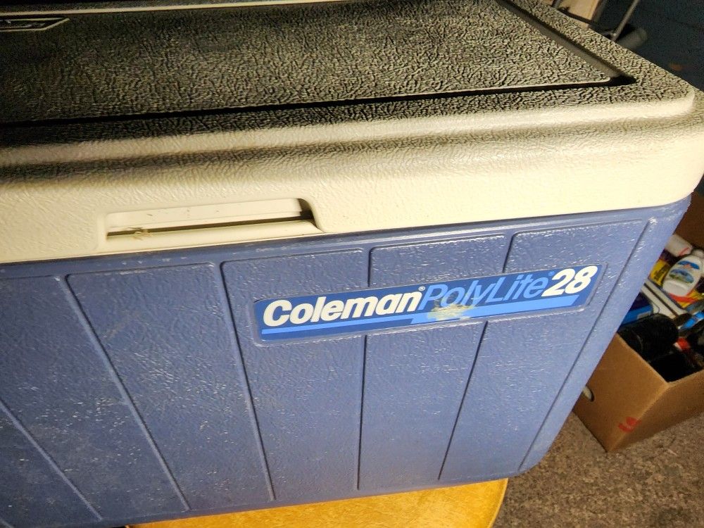 Vintage Coleman Polylite 28 Plastic Cooler Blue 21” X 14”x 11” Model 5287 Dec’87