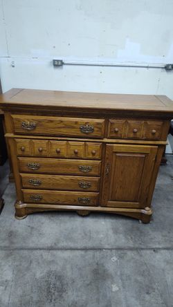 DRESSER