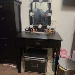 Vanity makeup desk table