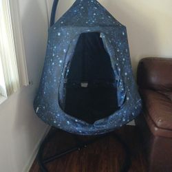Kids hanging pod