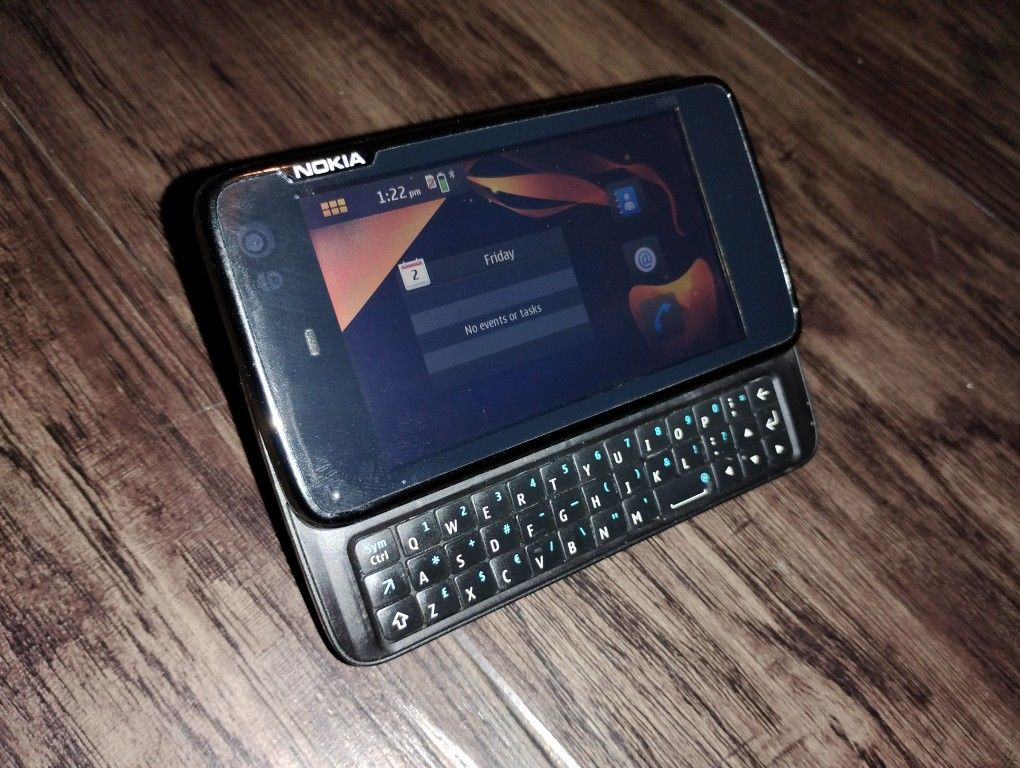 Nokia N900 W/ New High Capacity Battery
