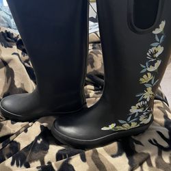 NWT Serra Woman’s Size 9 Tall Flowered Rain Boots