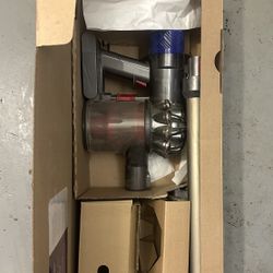 Dyson V8