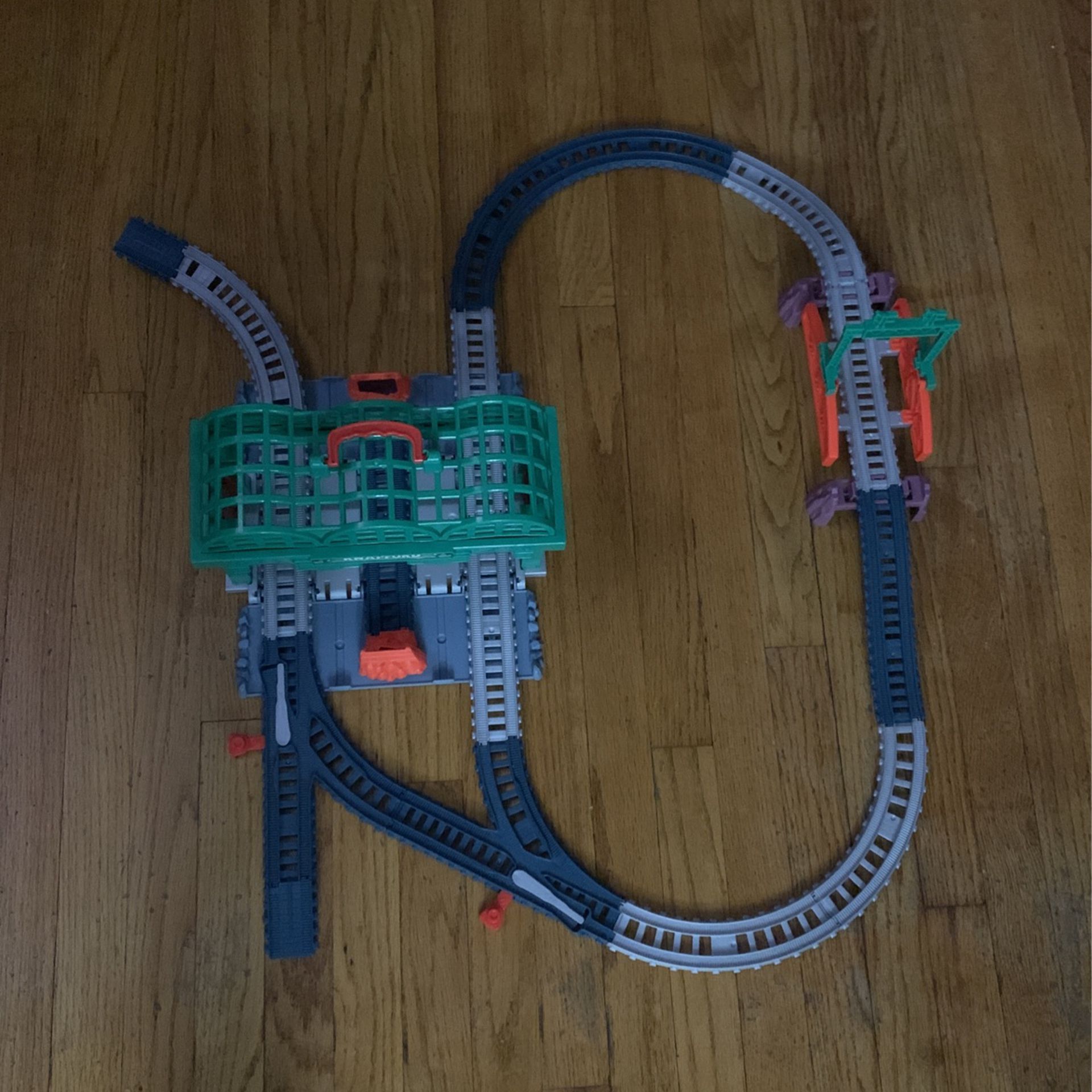 Thomas & Friends 2-in-1 Knapford Train Station Set with Track & Storage case