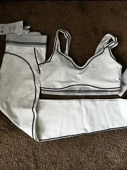 White and black alo yoga set
