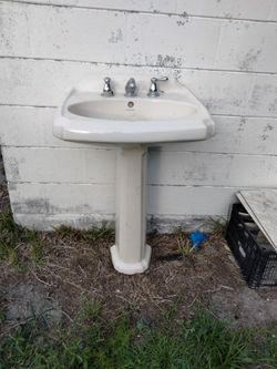 Pedestal sink