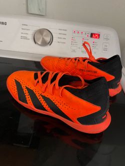 Indoor soccer shoes
