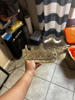 Quinceañera crown