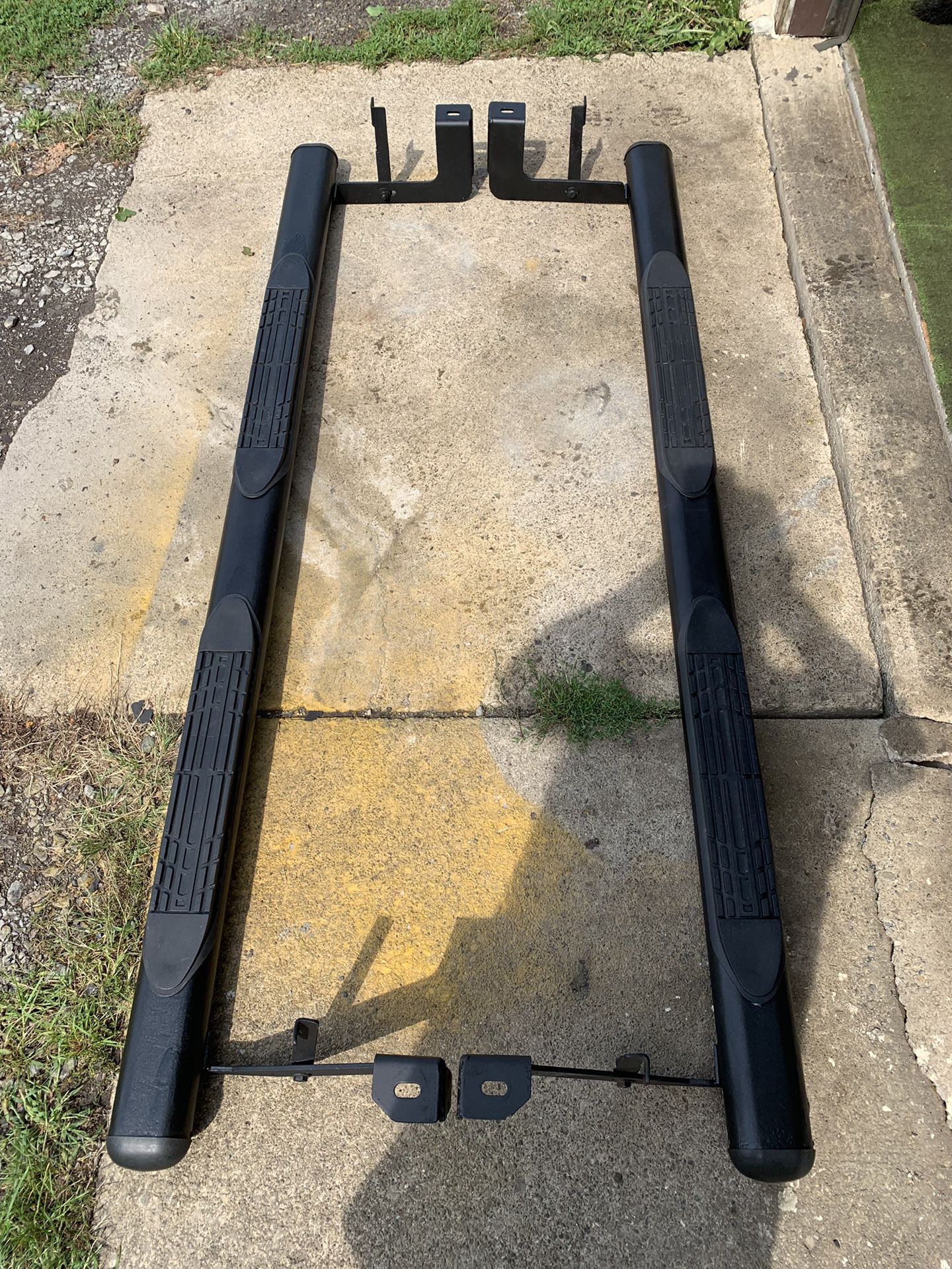 Very good Condition step rails. Came off a 2005 Ram Quad Cab. 77 inches long.