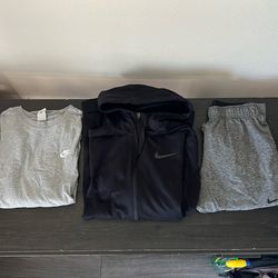 Nike Men’s 2 Piece Set – Long Sleeve & Shorts (M)
