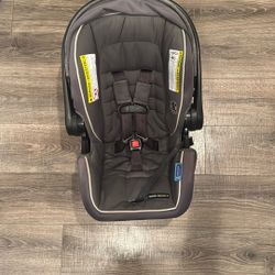 Graco Snugride Snuglock 35 DLX Car Seat