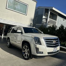 2015 White Cadillac Escalade 128,593 $20,000