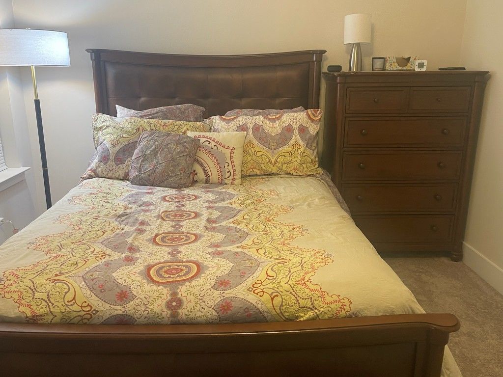 Queen Bed 5 Draw Dresser Set