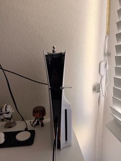 PS5 Slim Disc Edition + Spider-Man 2 model