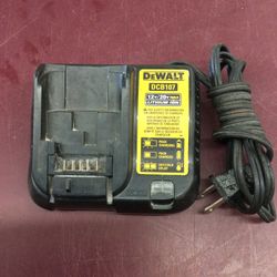 DEWALT 20V / 12V Lithium Ion Battery Charger For Cordless Tools