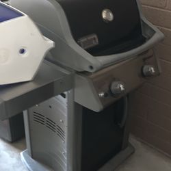 Weber Spirit E-210 Two Burners BBQ Grill Asador Propane Black and Silver