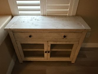 Dressers, Consoles & Tables – Bulk Furniture Lot