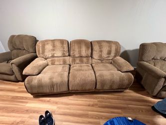Free Living Room Furniture 6/25 (Thursday)