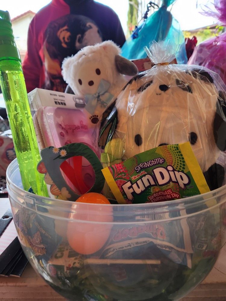 PANDA PACACHO EASTER BASKET