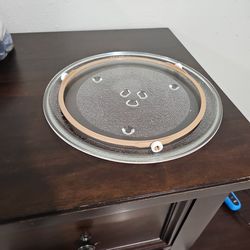 FREE**Microwave Plate With Wheels