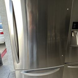 Refrigerator LG. 33 Inch. 