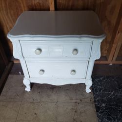 Night stand Cash Only must Pick Up 